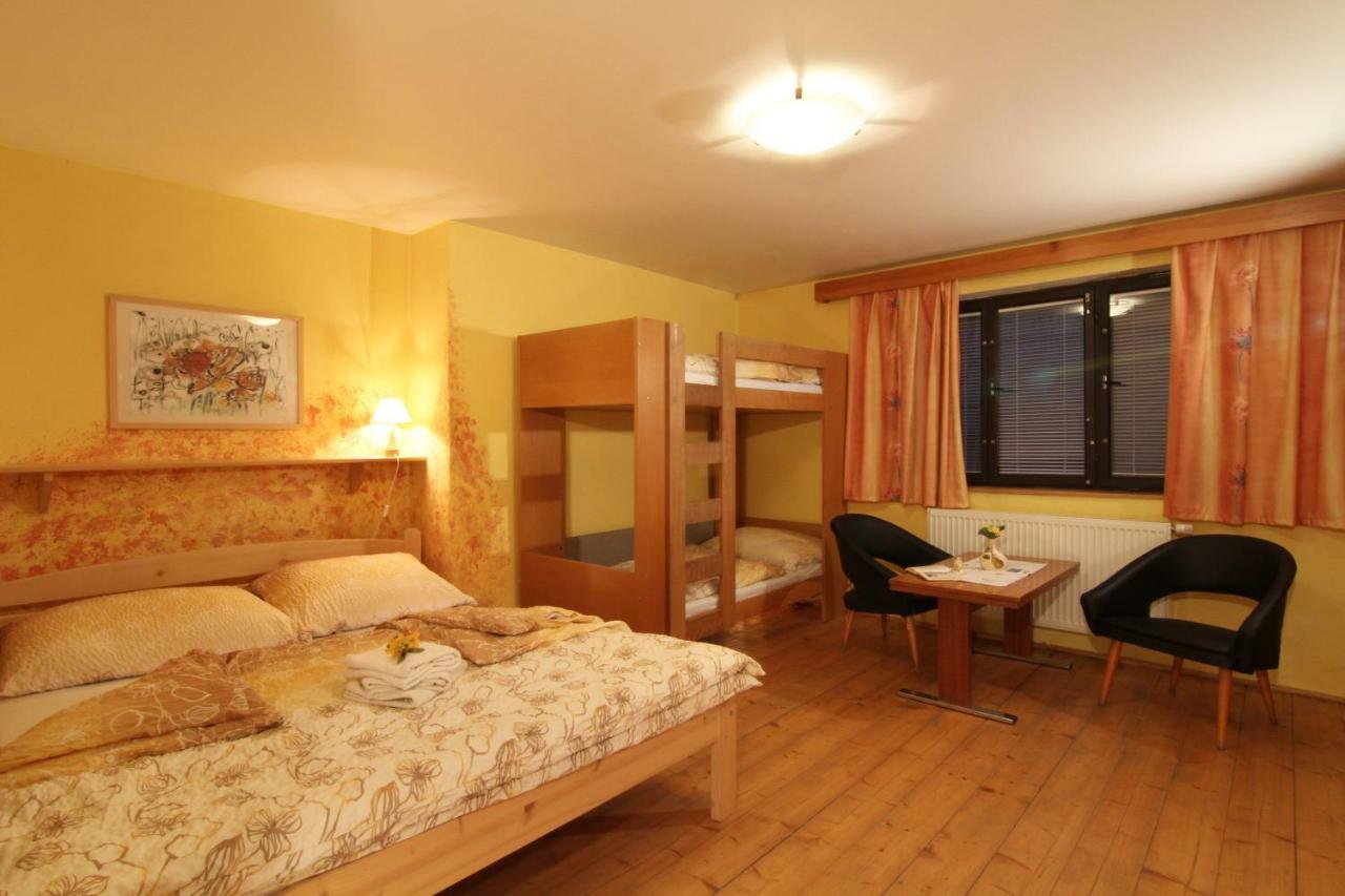 Penzion Na Kopecku Velké Karlovice Buitenkant foto